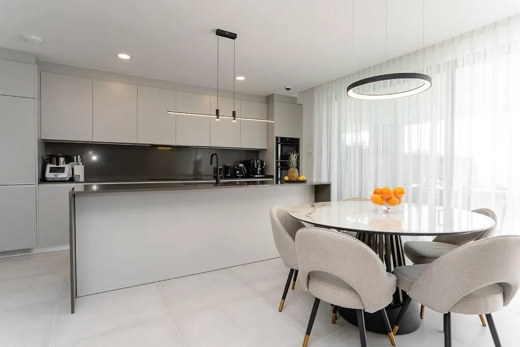 Apartment With Spectacular View In Cabopino Marbella España